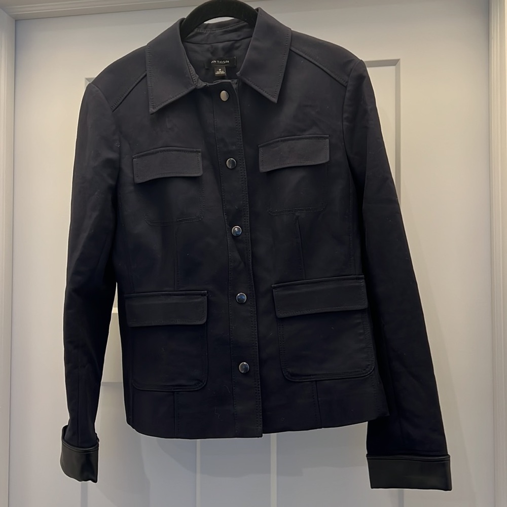 ANN TAYLOR NAVY WOMENS LINED JACKET. SIZE 8 Pit to pit 19”/Length 22.5”/Arms 23” - Picture 1 of 9